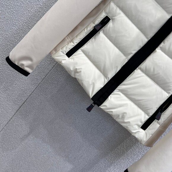 Moncler Grenoble Lamoura hooded buttoned jacket - Picture 9 of 11